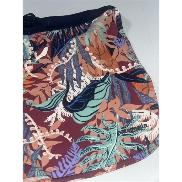 Patagonia 51884 Women's Multicolor Floral Leafy 5" Wavefarer Boardshorts Size 10 - Picture 2 of 9